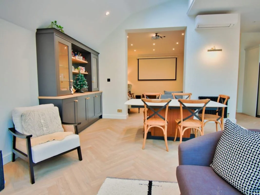 Open-plan living and dining room by AXE Construction